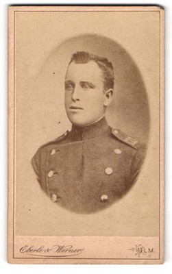 Fotografie Eberle & Werner, Ulm, Ecke Karls- und Neuthorstraße, Junger Soldat i 