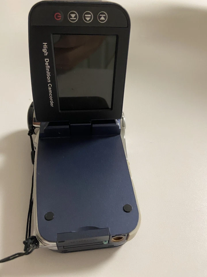 Aiptek V5V HD Video Camera Camcorder,With Battery, Missing Charger, Un-tested - Image 3 of 4