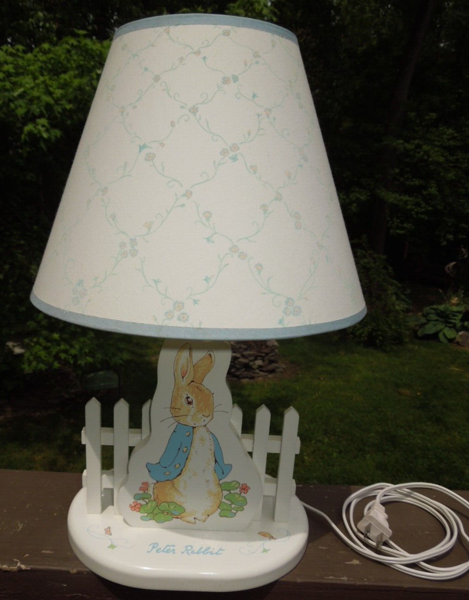 VTG. Beatrix Potter PETER RABBIT Nursery Lamp light Wooden W/Shade