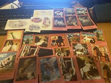 BELLA SARA SERIE 4 - Luces Antiguas - Lote de 26 Cartas más 3 Pegatinas Tarjeta Dorada.