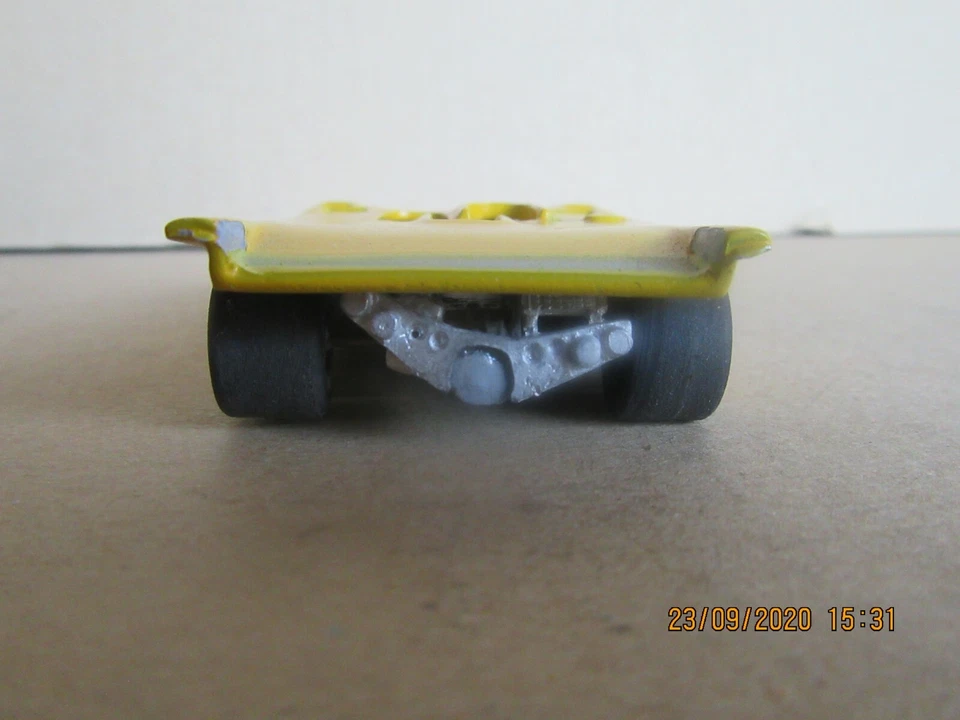 900N Kit WM Montato Bianco Metallo Lola T280 Giallo 1:43 - Immagine 2 di 4