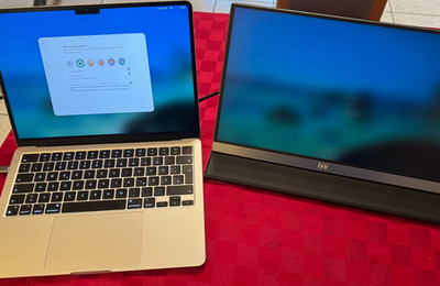 Apple MacBook Air M2 16 GB   wie neu mit zusätzlichem mobilem Monitor