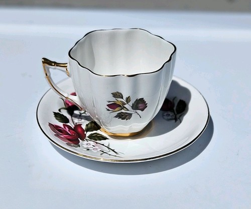 Vtg Royal London Bone China Teacup Saucer Set Floral Pattern  Gold Trim England
