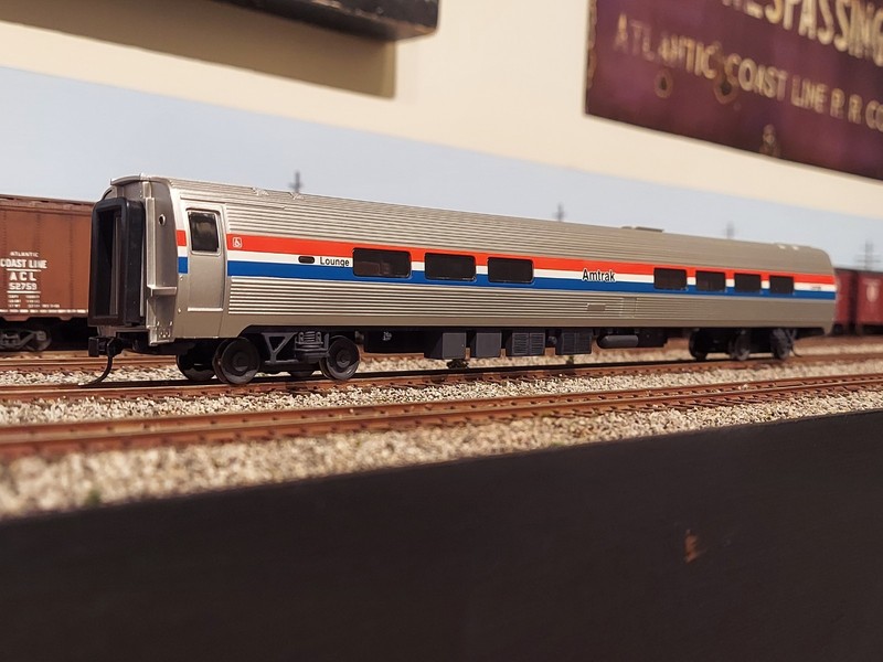 Walthers RTR HO Scale Amtrak 85' Amfleet II Lounge Car Phase III Scheme