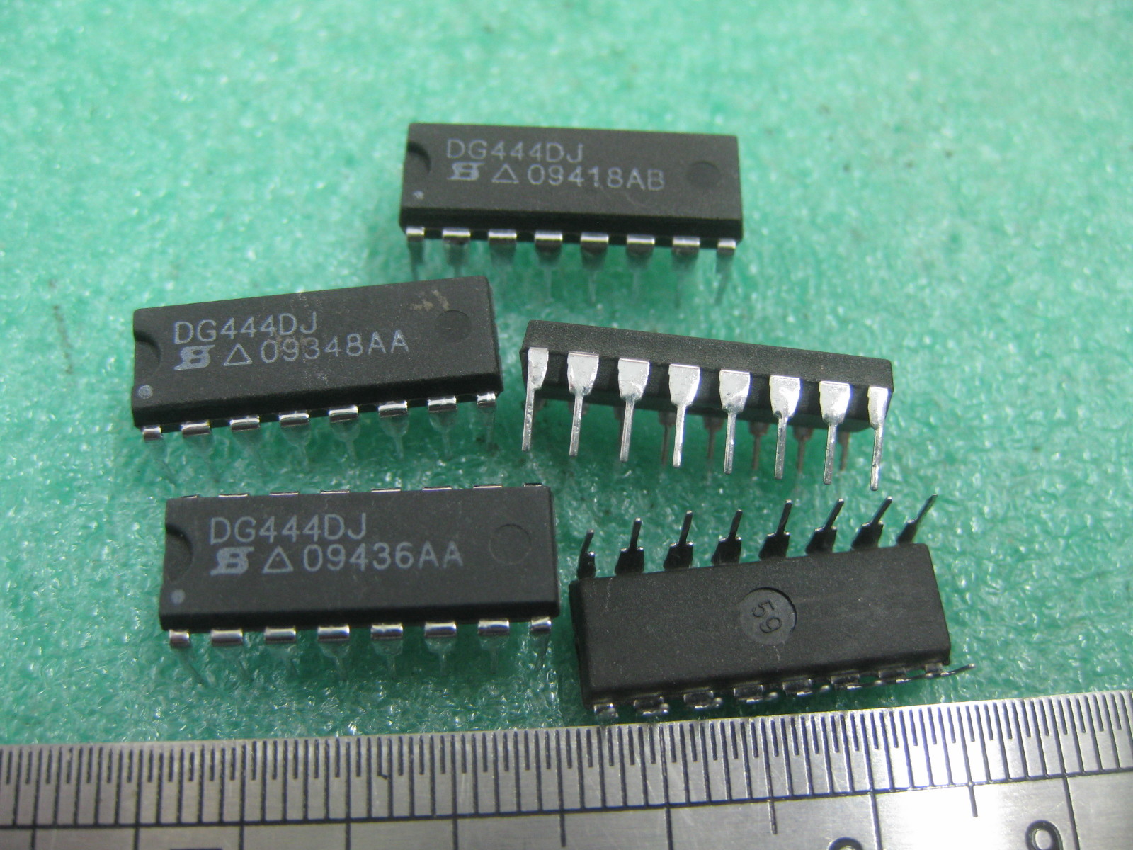 Circuit Intégré DG201AAK - Quad SPST CMOS Analog Switches - Boîtier DIP16 - Marque SILICONIX - Neuf