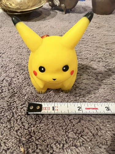 POKÉMON PIKACHU VINYL FIGURE