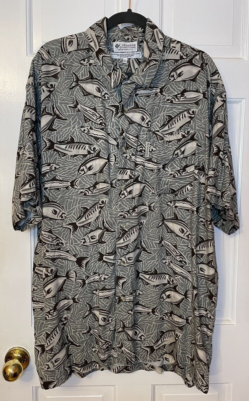 COLUMBIA Shirt Men's XL Tall Button Up Short Sleeve Fish Design Gray & Brown