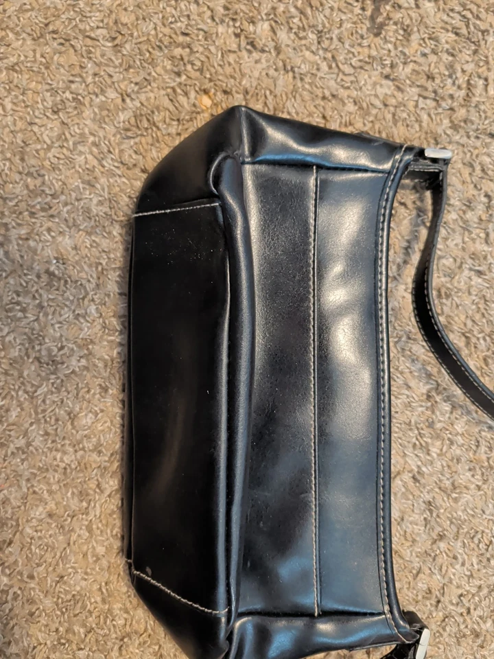 BOLSO DE HOMBRO SUAVE ALDEANO NEGRO-LIZ CLAIBORNE-TALLA MEDIANA - USADO EN EXCELENTE ESTADO Foto 2 de 4