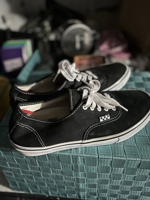 Vans Skate Authentic Black White Men s 11.5 Classic Sneaker Checkered Tag