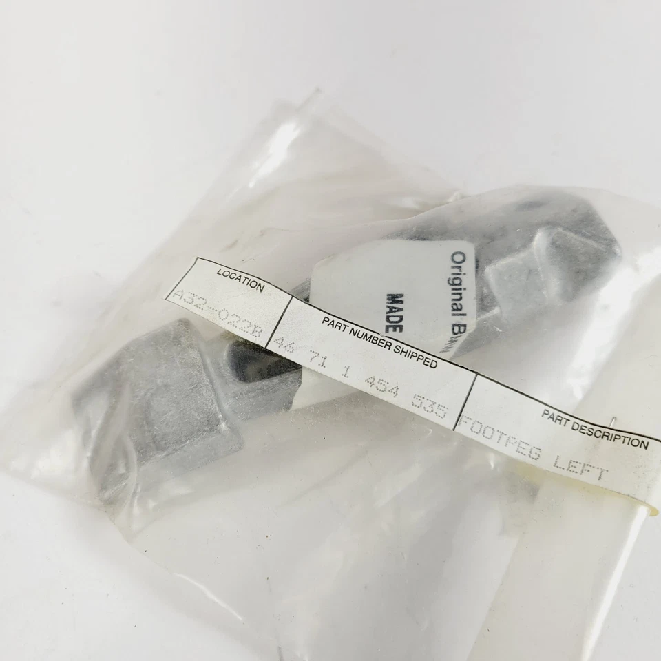 Apoio para os pés traseiro esquerdo BMW 1984-1996 K100 K100RS 467114535 - Imagem 4 de 4