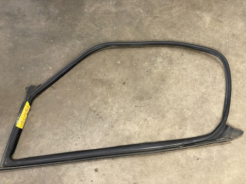17-23 TESLA MODEL 3 FRONT LEFT DRIVER SIDE DOOR WEATHERSTRIP SEAL OEM LOT754