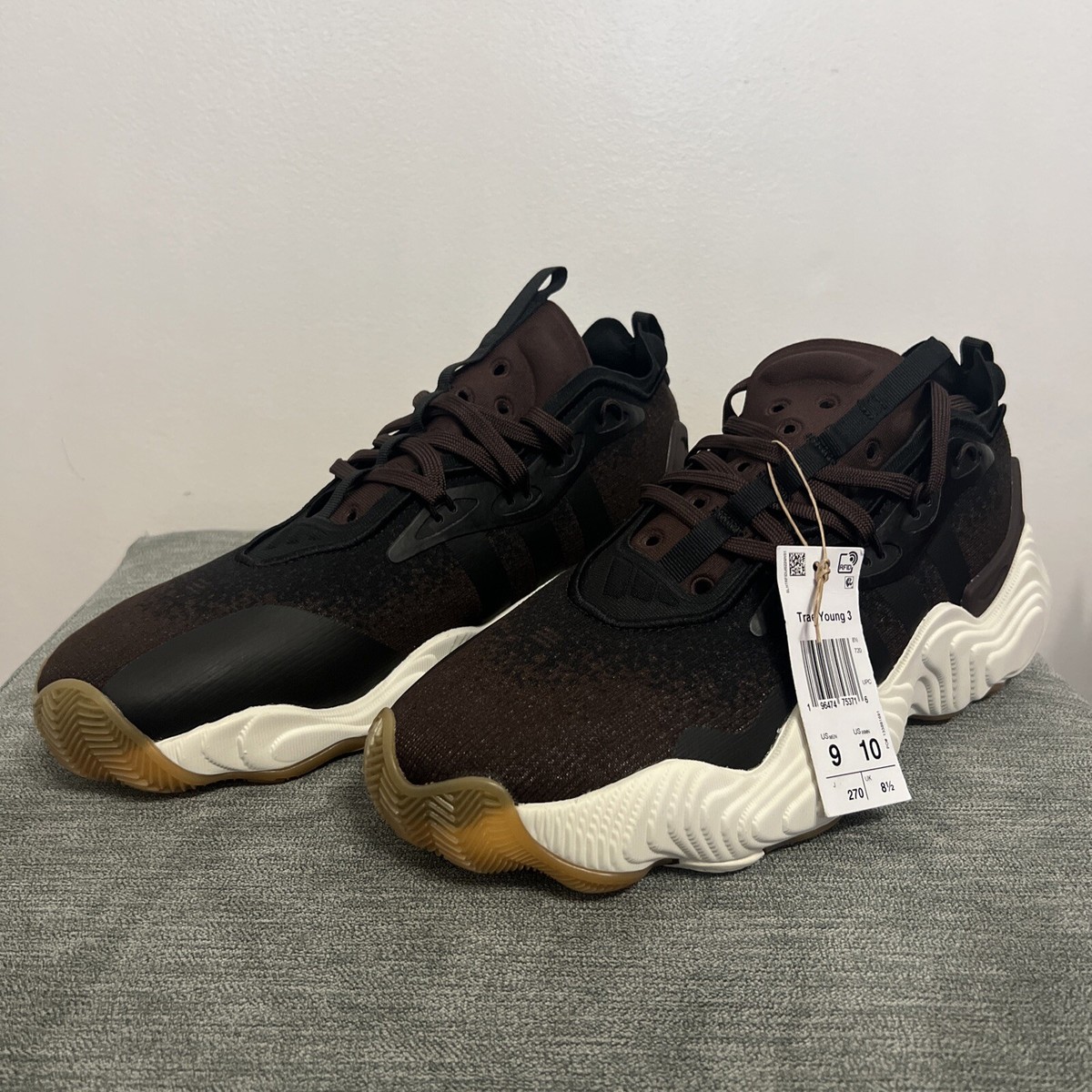 シューズ(男性用) adidas Trae Young 3 Amazon.com | adidas Mens Trae 3 Basketball Sneakers Shoes