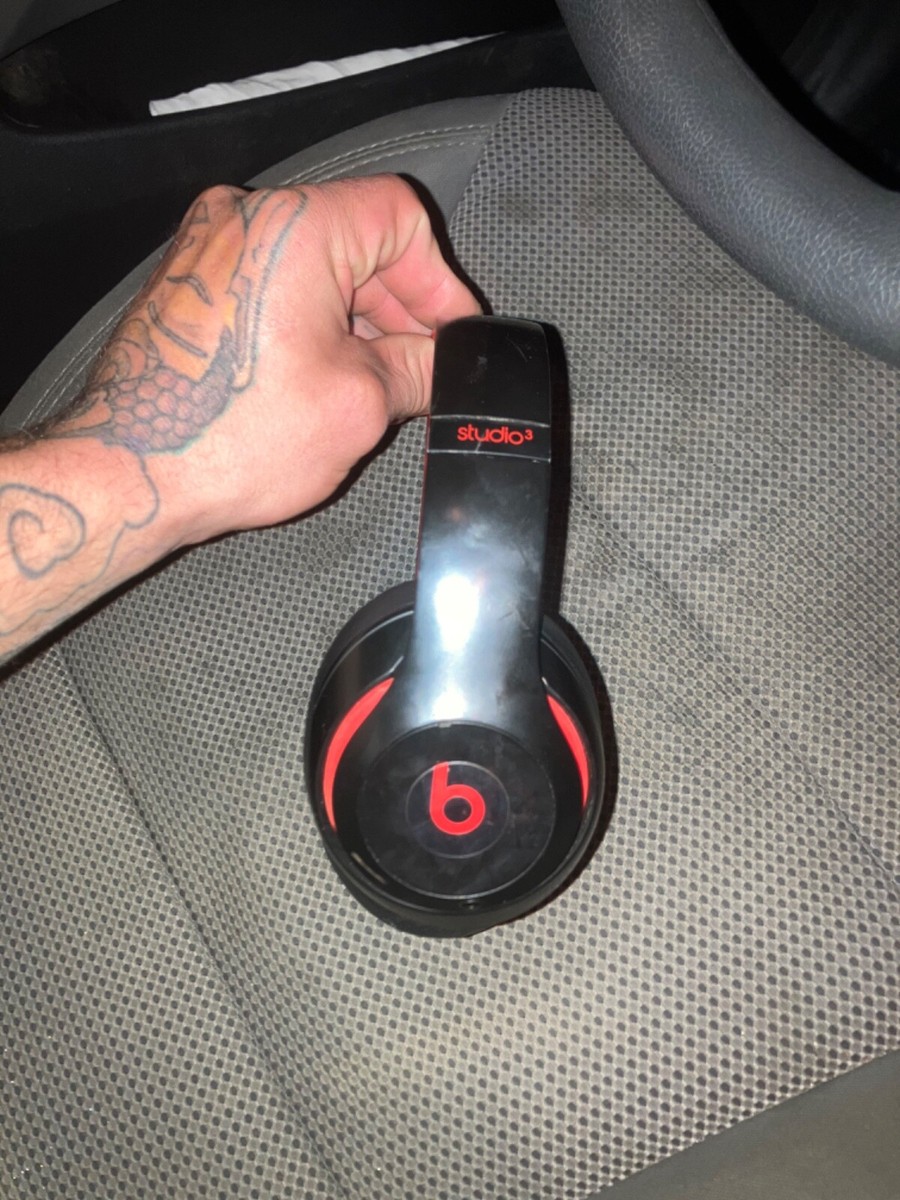 Beats by Dr. Dre Studio 3 Wireless Over Ear Headphones - Defiant