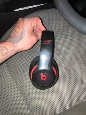 Beats by Dr. Dre Studio 3 Wireless Over Ear Headphones - Defiant