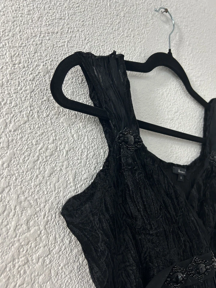 Camiseta sin mangas Komarov para mujer Babydoll talla S negra arrugada cuello en V Y2k cuentas capricho bruja gótica Foto 2 de 4