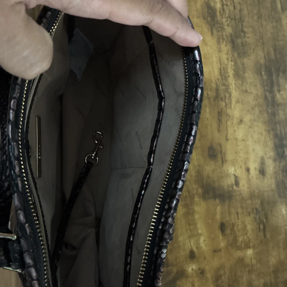 Brahmin 中号 Asher Fig Melbourne Croc 皮革单肩包 紫色 完好 — 第 4/4 张图片