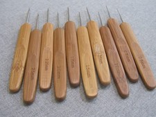 10 Piece Bamboo Wooden Handle Stainless Steel Crochet Hook Kit 0.5 mm - 2.75 mm