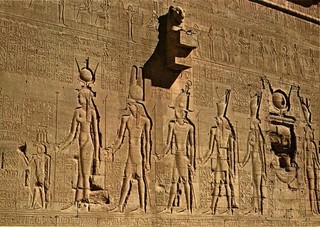 Procession des Dieux sur le mur du sud