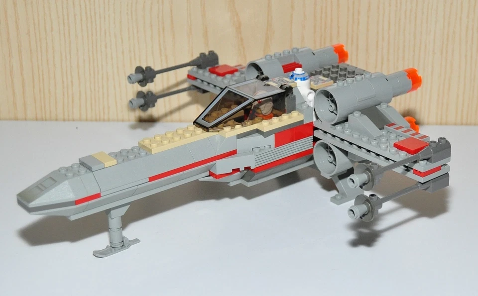 LEGO Star Wars 7140 X-wing Fighter, foto 2 di 5
