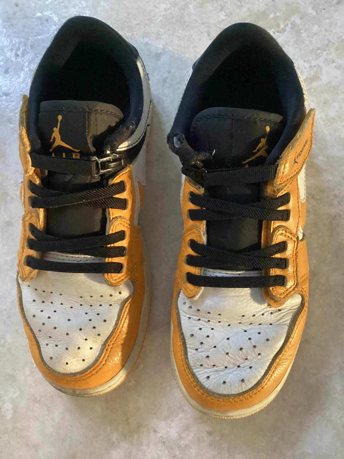 Nike Air Jordan 1 Low Flyease Youth taglia 4 5. Bianco nero giallo. Allacciatura finta