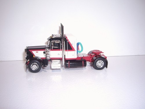 DCP FIRST GEAR 1/64 BCR SINGLE AXLE PETE 359 WITH 36" SLEEPER & DRY VAN TRAILER - Picture 5 of 12