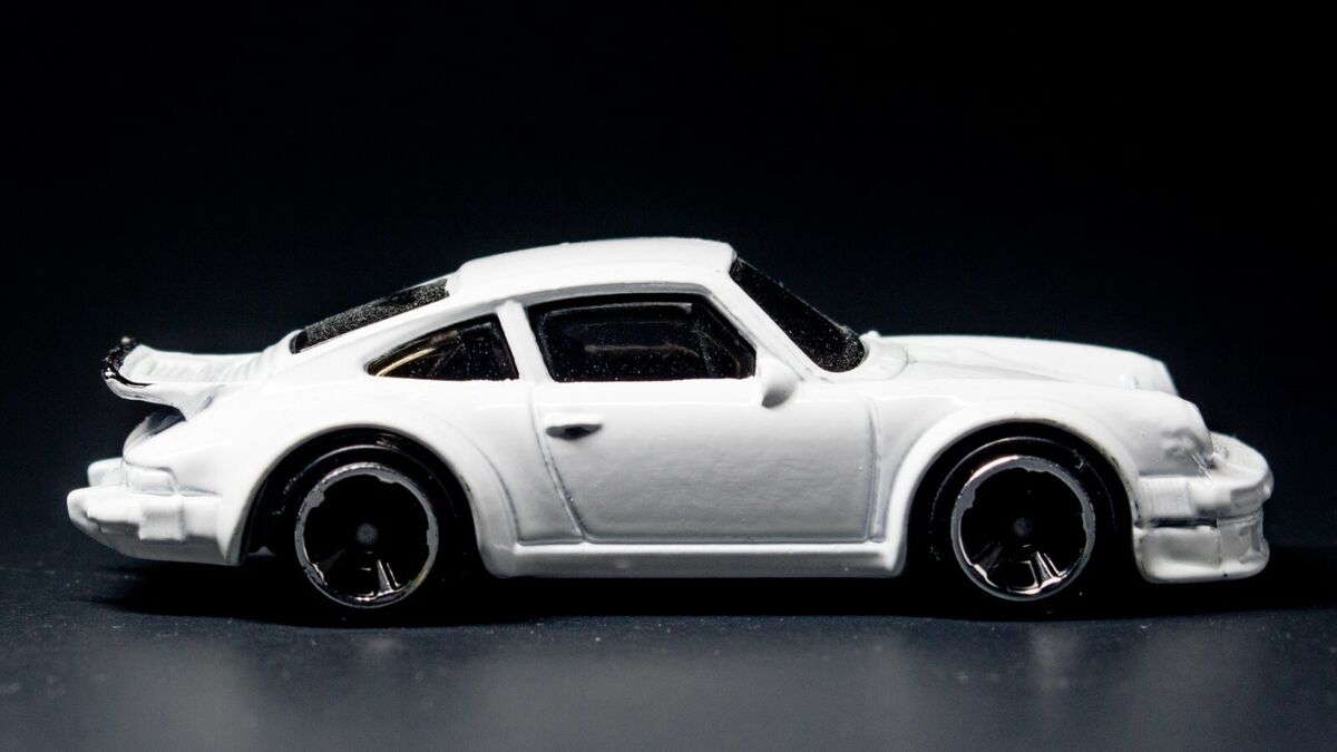 Hot Wheels White Porsche 934 Turbo RSR Kids Model Diecast Hot Wheels White Porsche 934 Turbo RSR Kids Model Diecast