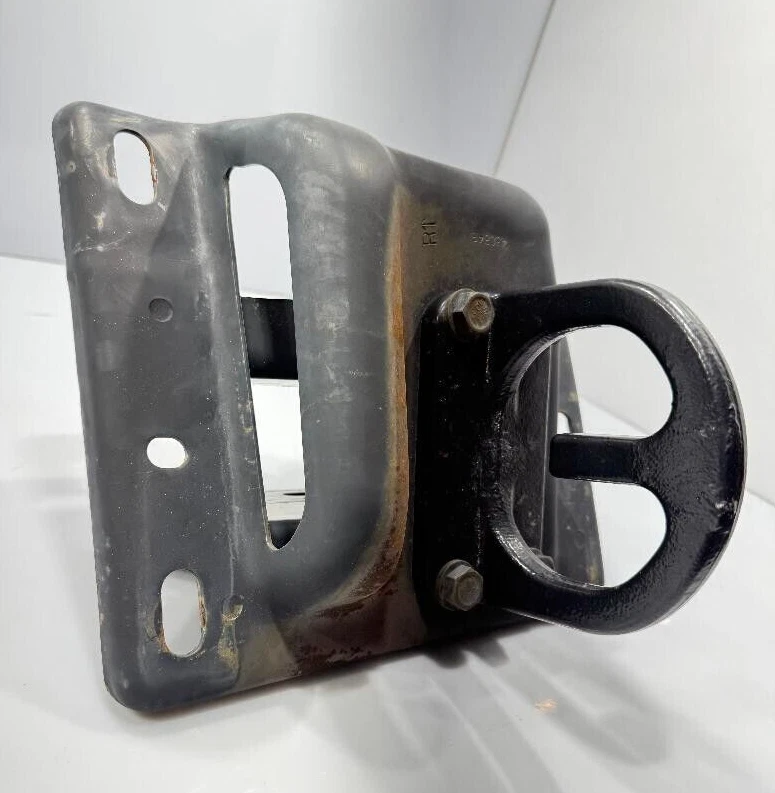 03-18 RAM 2500/3500 GANCHO DE REMOLQUE DERECHO CON SOPORTE PIEZA MOPAR USADA ORIGINAL FABRICANTE ORIGINAL Foto 3 de 4