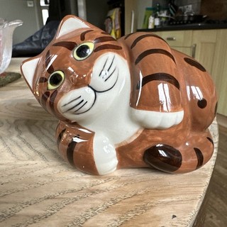 VINTAGE MEDIUM QUAIL CERAMICS CAT LYING GEORGE 4.5" EXCELLENT CONDITION