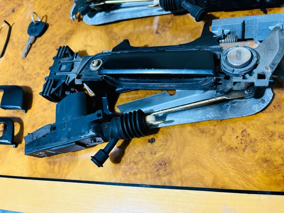 BMW E32 E34 M5 -535i 735i-(88-90) OEM Front (L+R) FULL Door Handle & Key 2 Plugs - Image 4 of 4