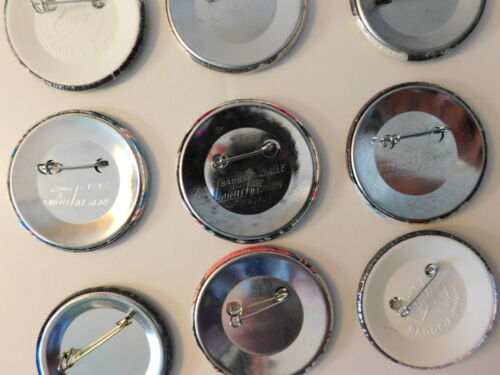 Elvis Presley 12 assorted pins - medium size - Picture 3 of 3