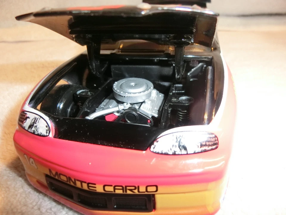 Steve Park #14 Burger King / 1997 Monte Carlo B/W Bank 1/24 Diecast - Imagem 2 de 4