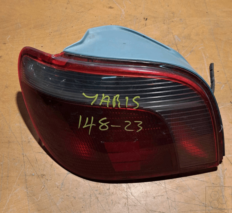 fanale posteriore lh TOYOTA YARIS 1.3 16V JPP Ber. 8fafad 8156052130 1999-2005