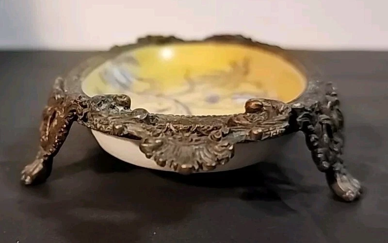 Jabonera china esmaltada de porcelana con pies de latón antigua arte de 4 patas ornamentado ANTIGUA Foto 3 de 4