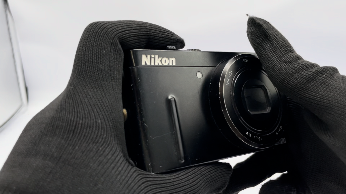 Excellent Nikon COOLPIX P300 Black 12.2MP 4.2x Compact Digital