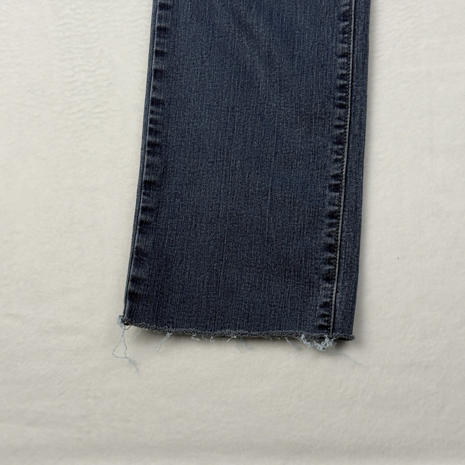 Levi's 505 Straight Leg Women's Size 6L 28x34 Cropped Jeans Dark Wash Raw Hem thumbnail 3