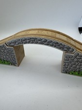 Thomas  Friends Wooden Railway 3-Piece Arched Stone Bridge Set 2002 Used