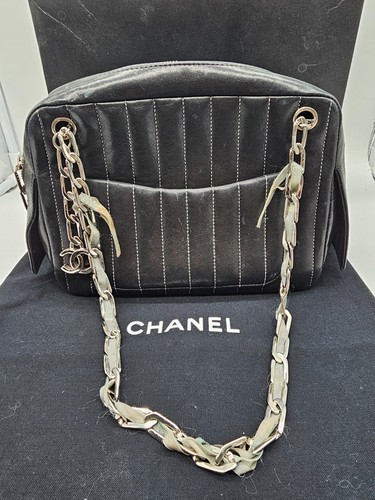 Bolso de Mano Chanel Mademoiselle Pequeño Cuero Acolchado Negro De Colección Usado con Certificado de Autenticidad - Imagen 3 de 23