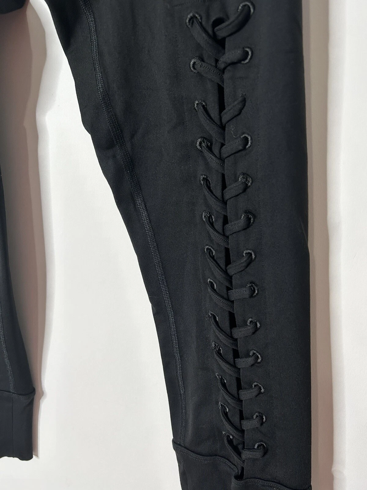 victoria-secret-vs ultimate leggings
