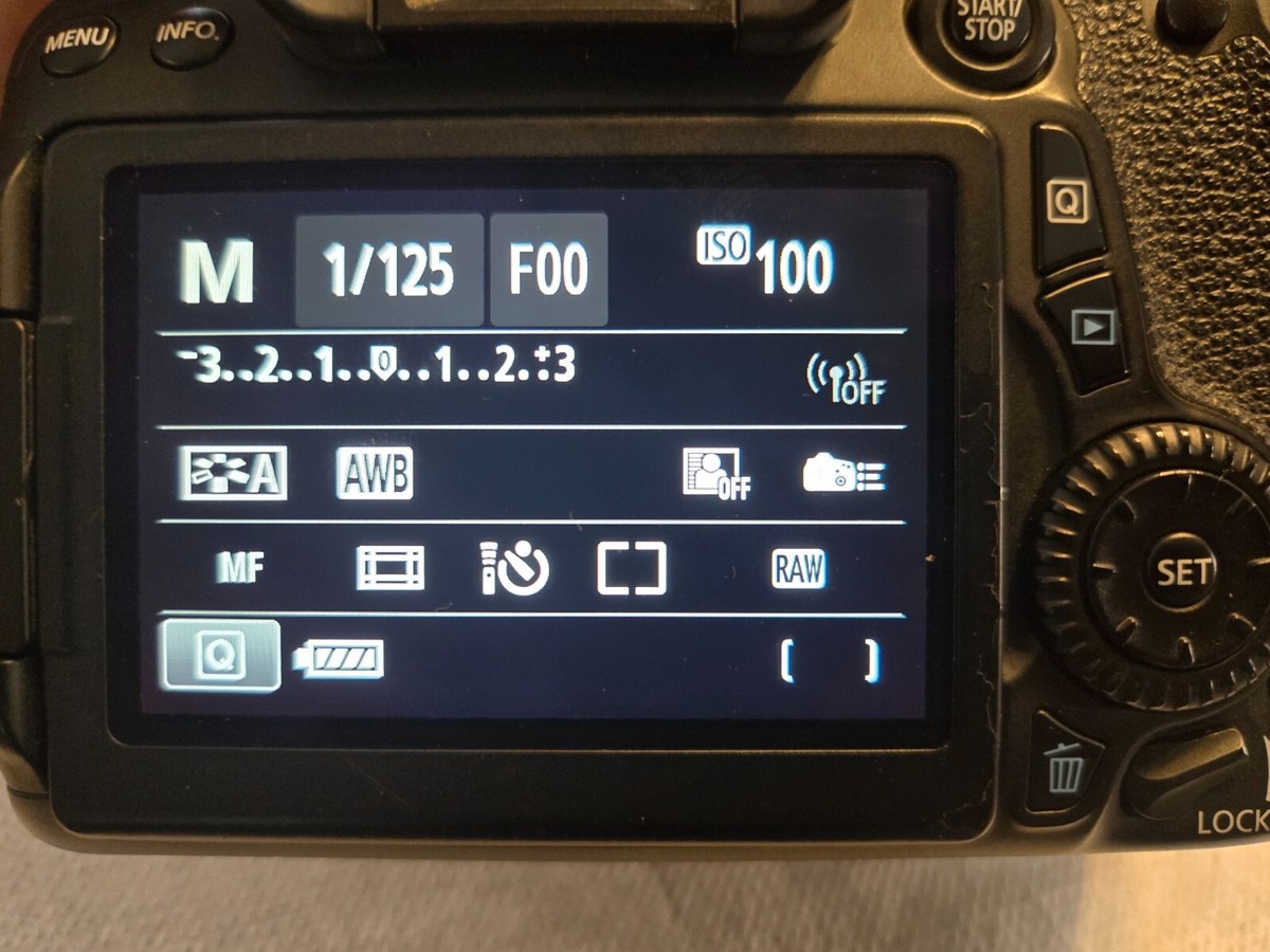 Canon EOS 70D 20.2MP Digital SLR Camera - Black (Kit w/ EF-S IS