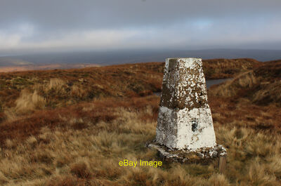 Foto 12x8 Trig Point on Whins Brow (2) Sykes Weatherbeaten Trig Point März 2019