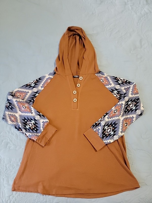 Women's, Western/Aztec Print, Size 1x , Long Sleeve, Hooded T-Shirt - EUC!