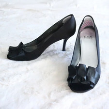 Stuart Weitzman Black Satin Gigiritz Ruffled Ribbon Peep Toe Pump Heel Shoe NWT