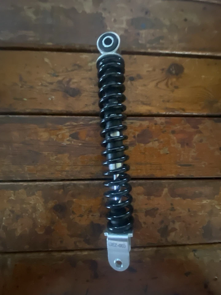 Amortiguador trasero OEM Honda Ruckus GEZ-003 Foto 3 de 4