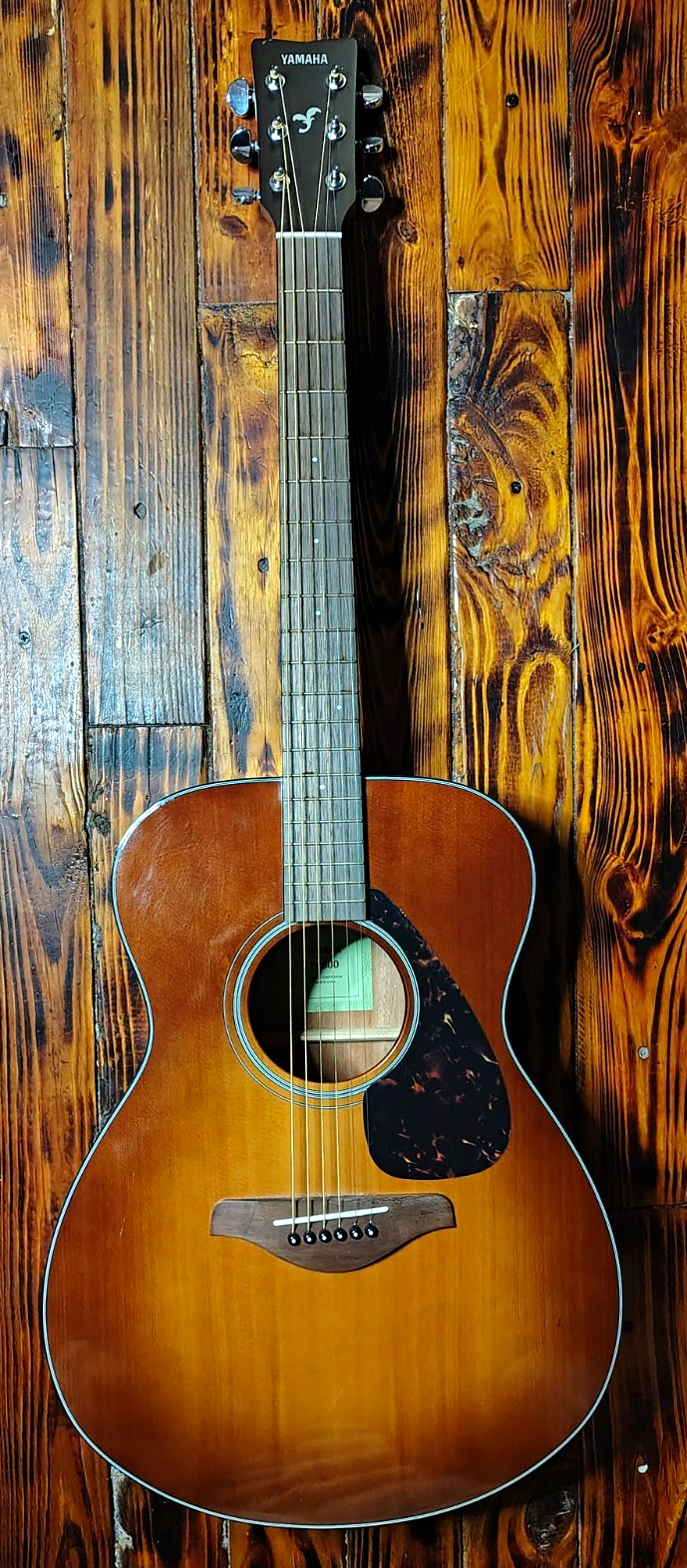 Yamaha FS800 Folk Acoustic Guitar With Case, And With Guitar Picks.