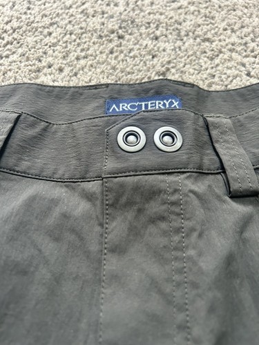 Arcteryx Rampart pantaloncino uomo taglia 36 grigio cargo tasche escursionismo elasticizzato usato in ottime condizioni - Foto 3 di 5