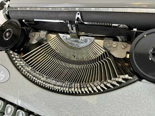 -maschine Schreiben Hermes Baby Vintage 1957 Gereinigt Revised + Ruban Neu - Afbeelding 5 van 11