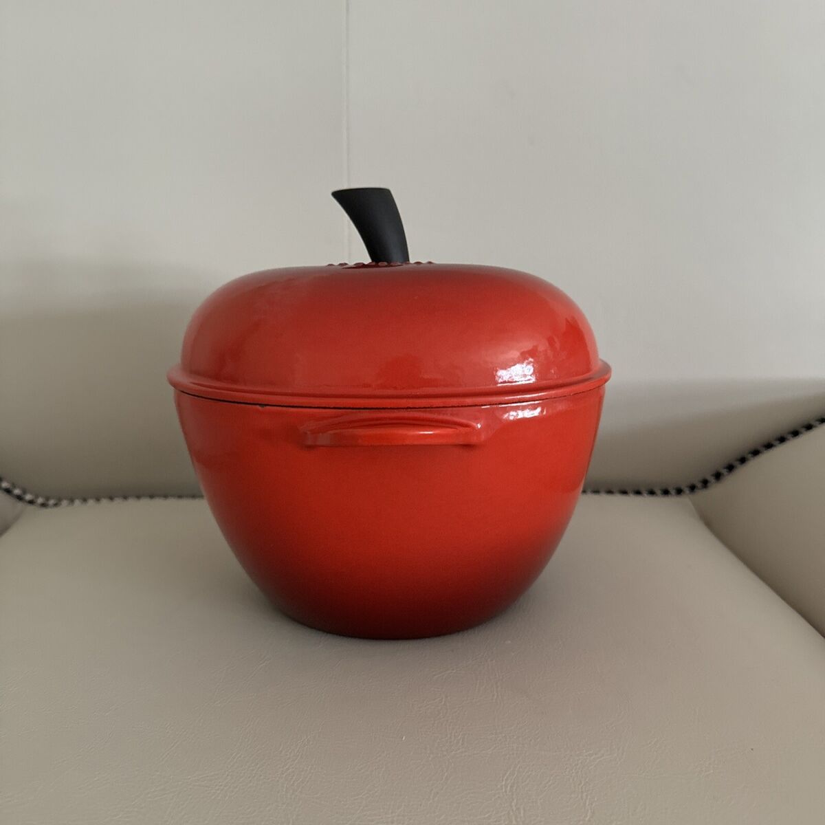 RARE Full Size Le Creuset Apple Cocotte - 2 1/4 qt | eBay RARE Full Size Le Creuset Apple Cocotte - 2 1/4 qt | eBay