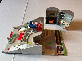 VINTAGE 1989 Micro Machines Super Charged Battery Motor Oil Playsets