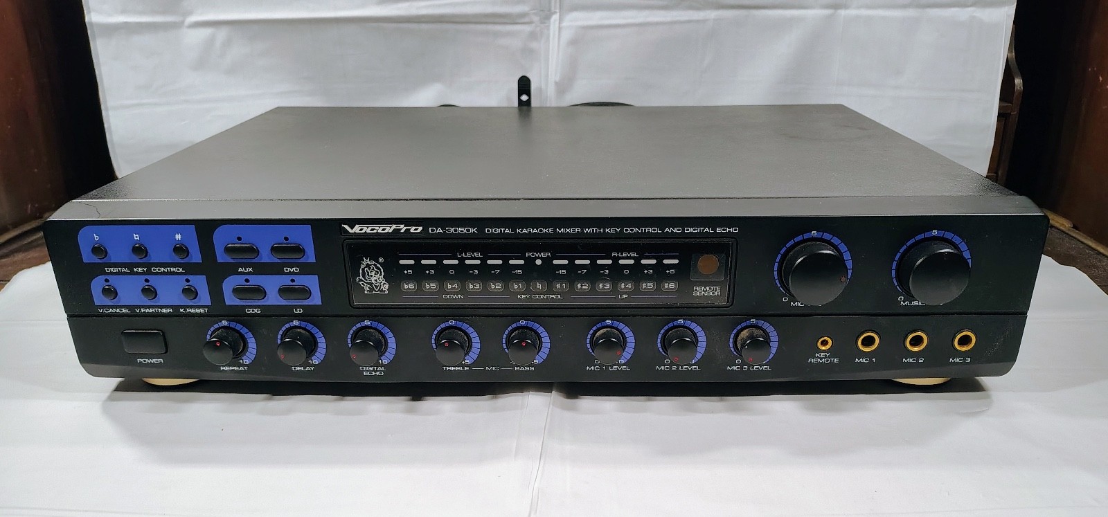 VOCOPRO DA-3050K DIGITAL KARAOKE MIXER WITH KEY CONTROL AND DIGITAL ECHO