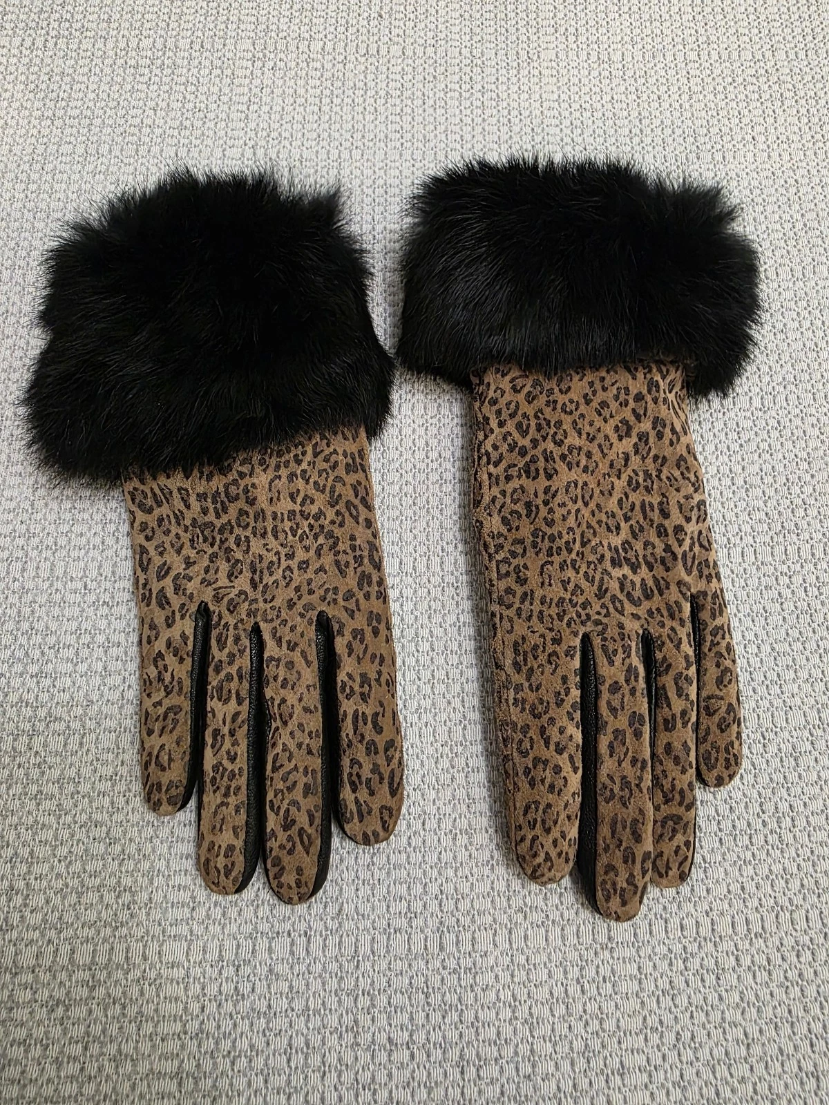 Women Genuine Suede gloves with leather inserts and natural fur trim Warm size S